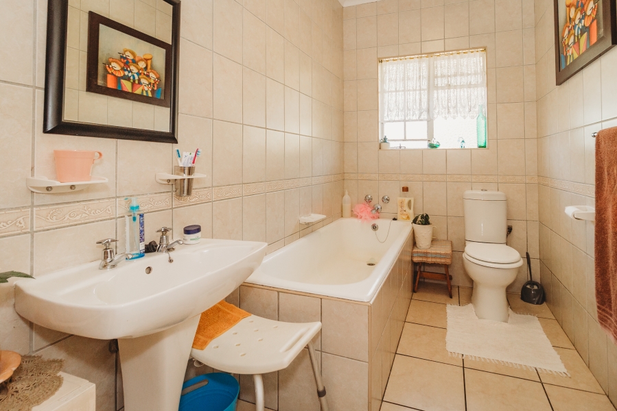 4 Bedroom Property for Sale in Heatherlands Western Cape